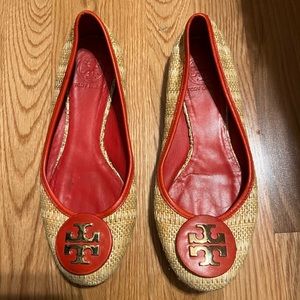 Excellent used condition Tory Burch flats. Size 9